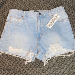 Brand New. Size 28. Girlfriend High-Rise Shorts.